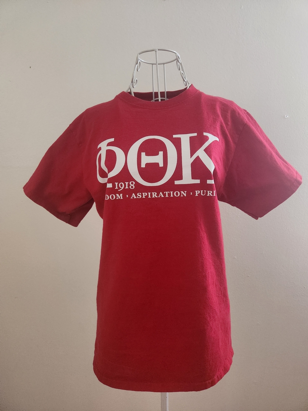 Hanes Red Phi Theta Kappa Honor Society Graphic T-Shirt - Size S